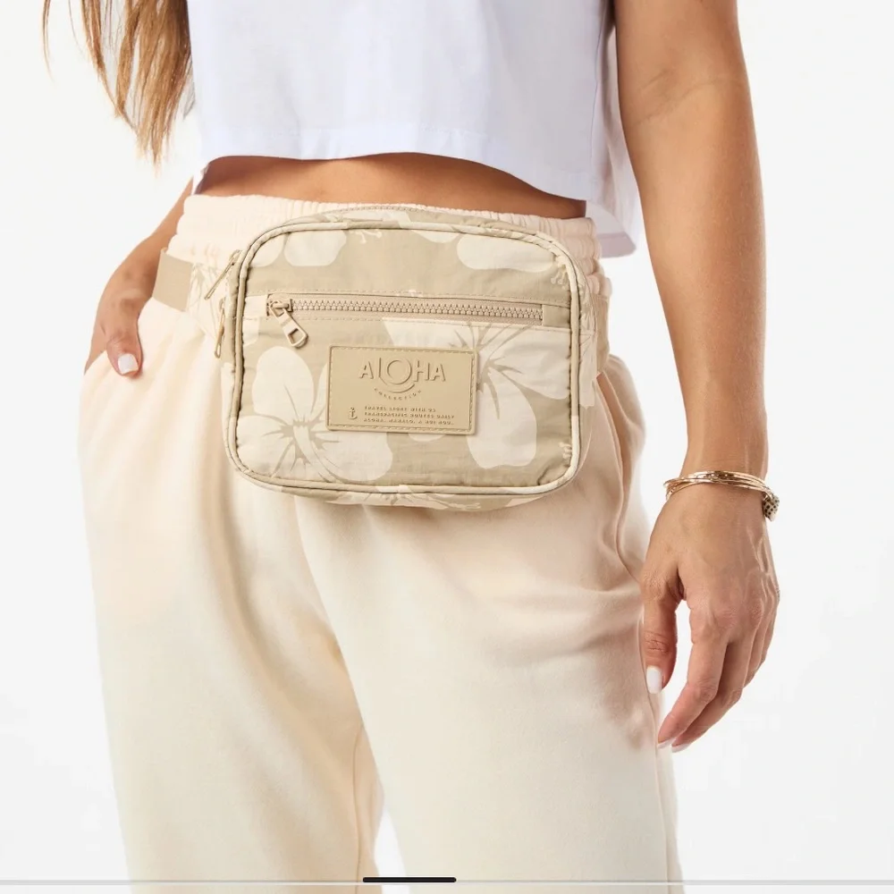 NWT Aloha Collection Hip Pack in Hana Hou - Picture 2 of 4